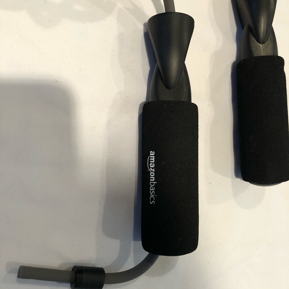 Jump Rope, Amazon Basics, Adjustable, Gray - Picture 4 of 5